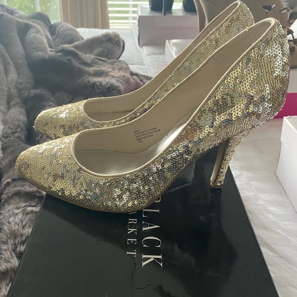 White House Black Market gold sequence Pumps, Size 10 - Picture 2 of 6